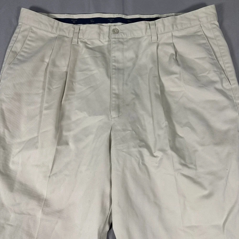 Vintage Dockers Pleated Chino Pants Mens 42x30 Cream Khaki Made in USA Cotton